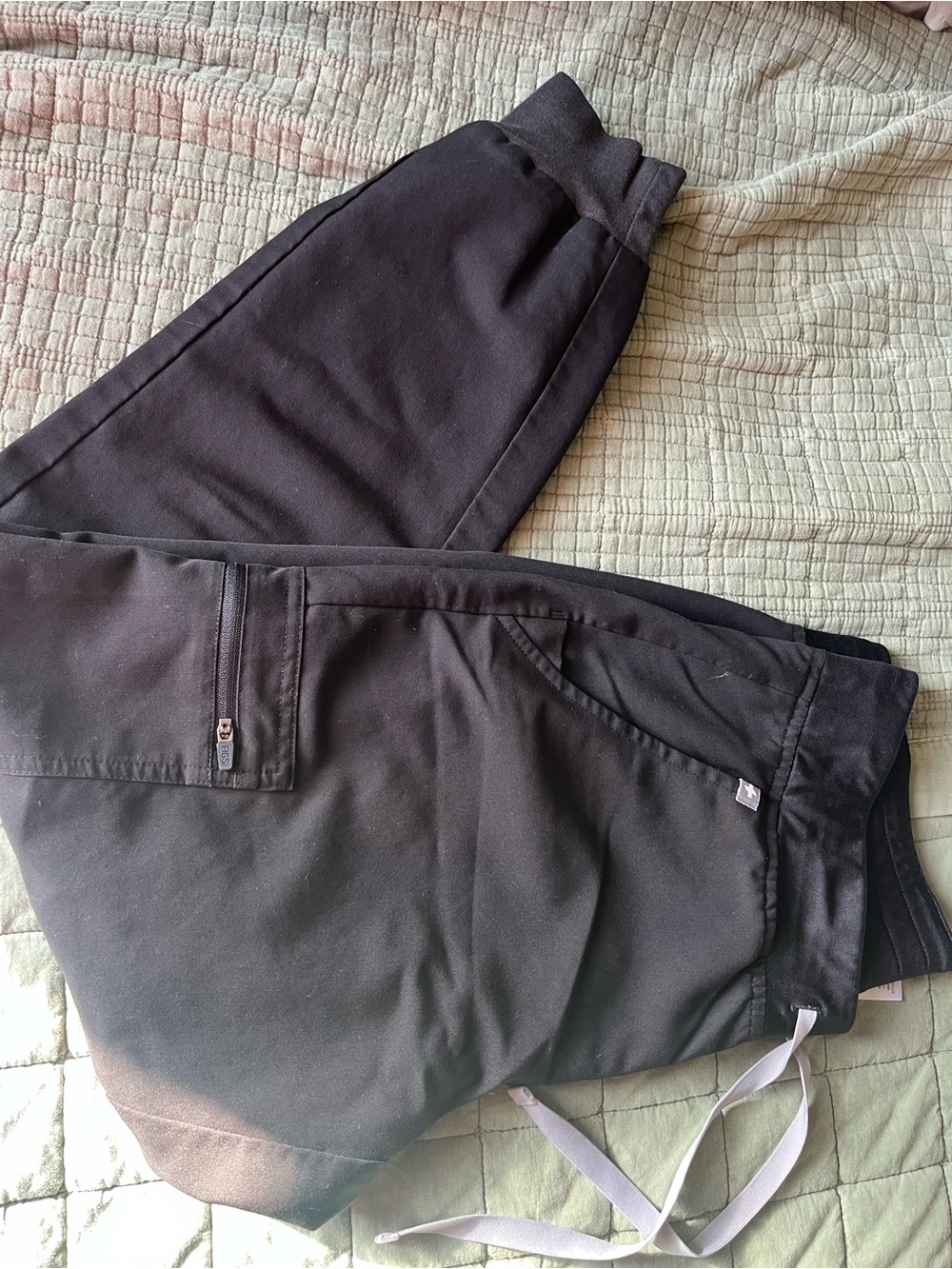 FIGS Zamora Jogger Scrub Pants in Black